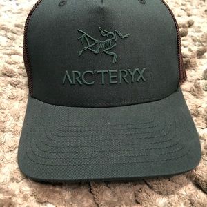 Arc’teryx trucker hat